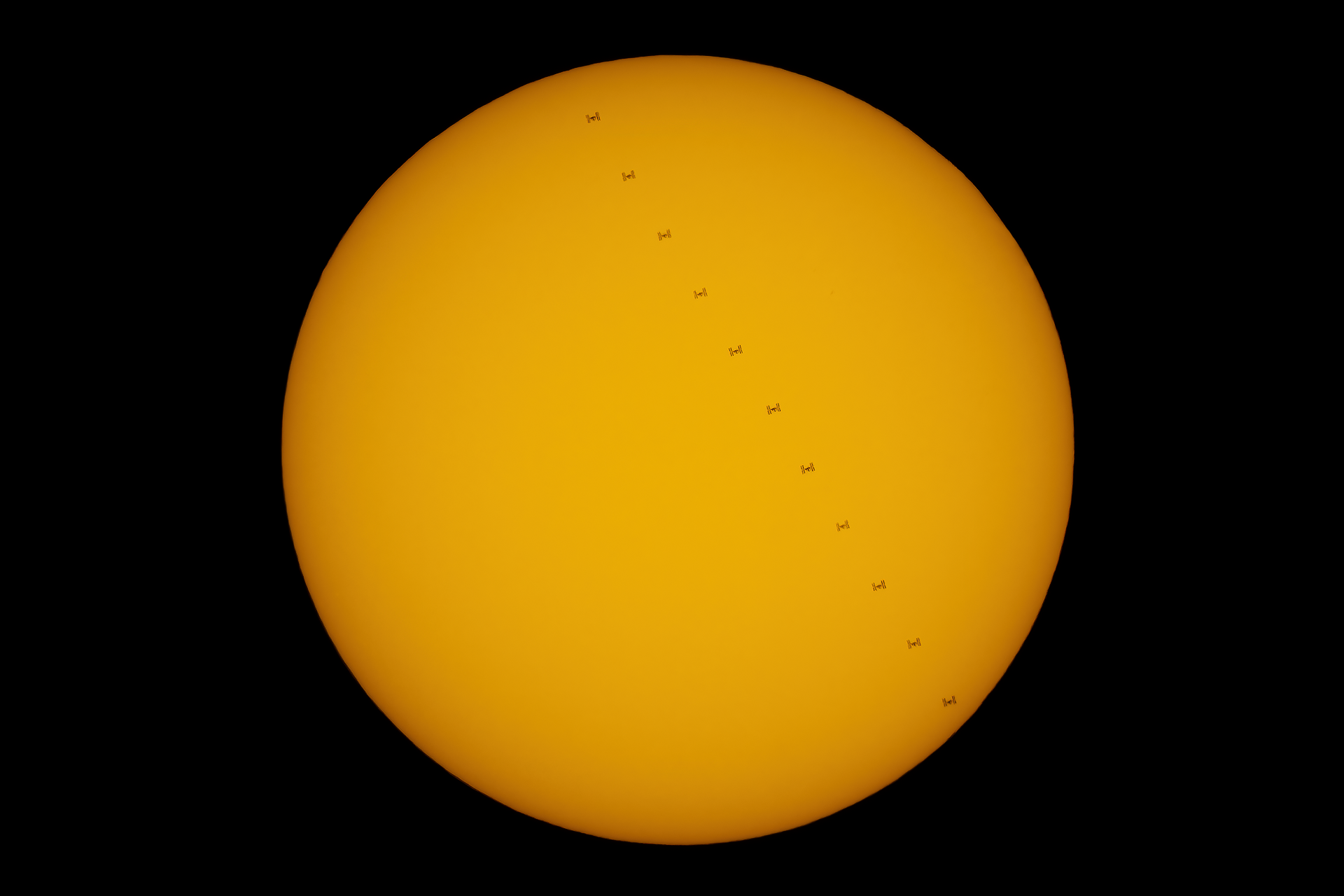 04kwi20_ISS_Sun_stack_G1527.png